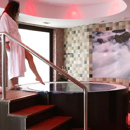 布兰科酒店及水疗中心 4* 纳维亚