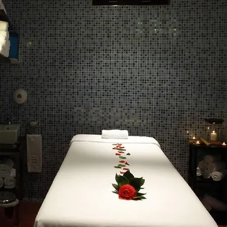 布兰科酒店及水疗中心 4*